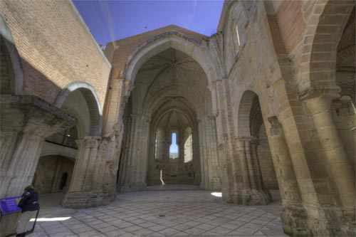 Capilla mayor y crucero de la iglesia de MOnsalud